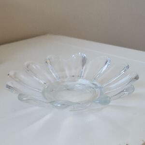 Elegant Clear Glass Flower-Shaped Dish